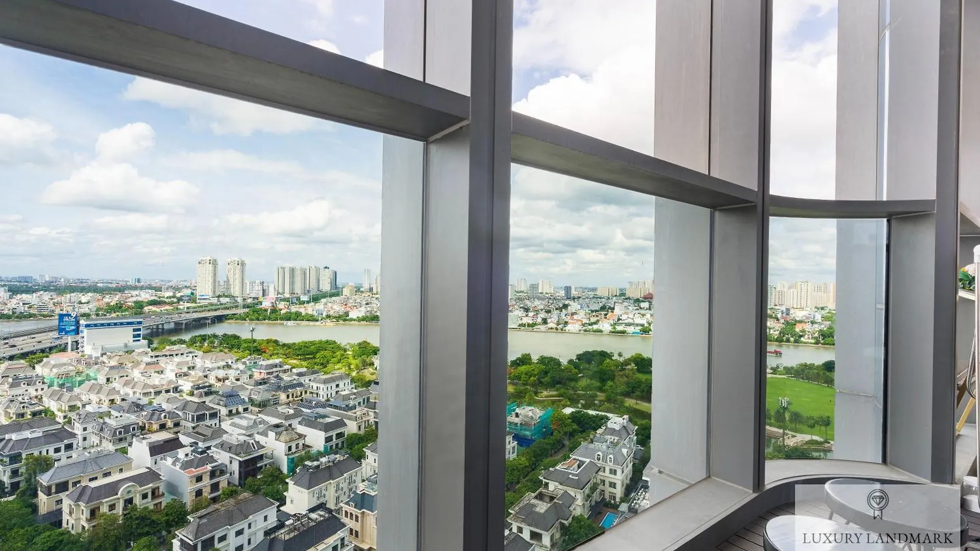 Aparthotel The Signature Landmark 81 - Vinhomes Central Binh Thanh Ho Chi Minh City