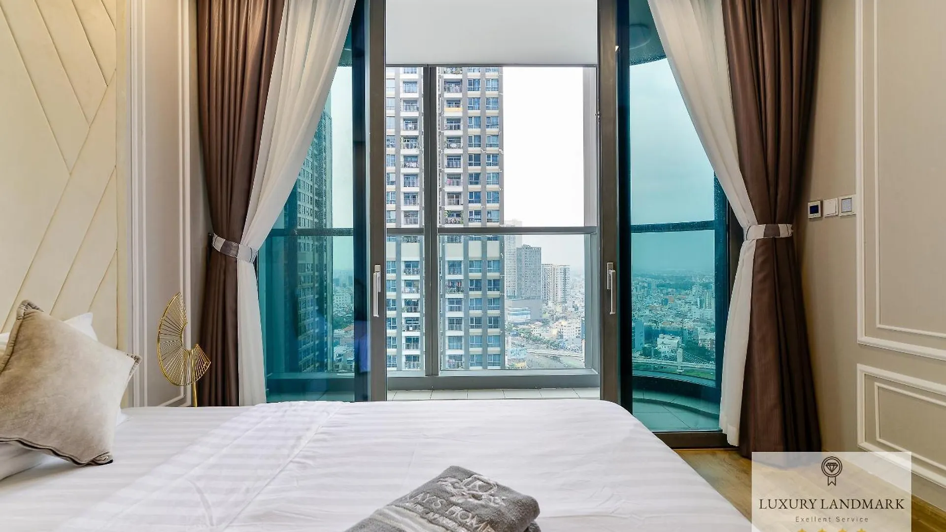 Aparthotel The Signature Landmark 81 - Vinhomes Central Binh Thanh Ho Chi Minh City