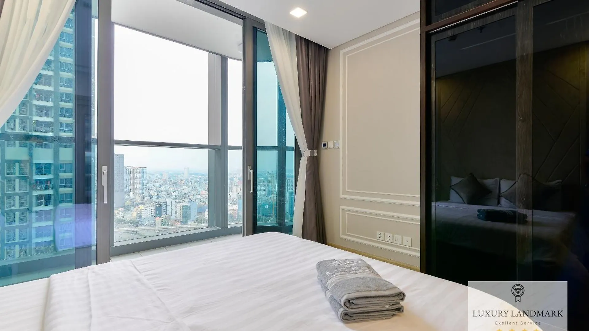 Aparthotel The Signature Landmark 81 - Vinhomes Central Binh Thanh Ho Chi Minh City